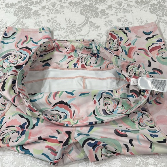 Athleta Ultimate Stash II Capri-2 XL - Picture 7 of 7